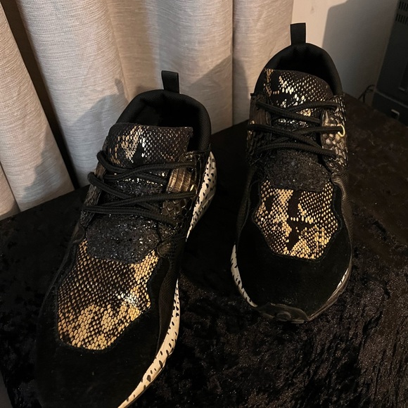 Upper black and gold snake print with polka dot black and white sole. - Picture 12 of 13